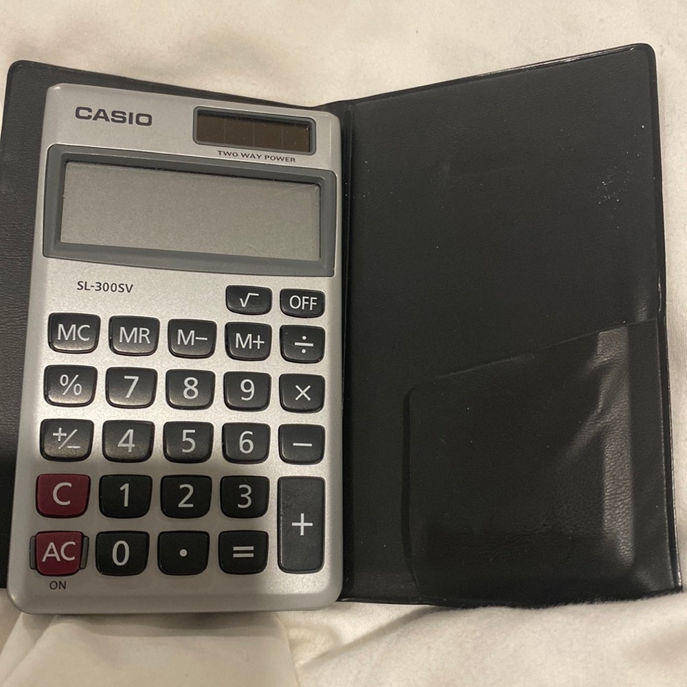 CASIO SMALL CALCULATOR WITH PLASTIC CASE - Picture 1 of 9